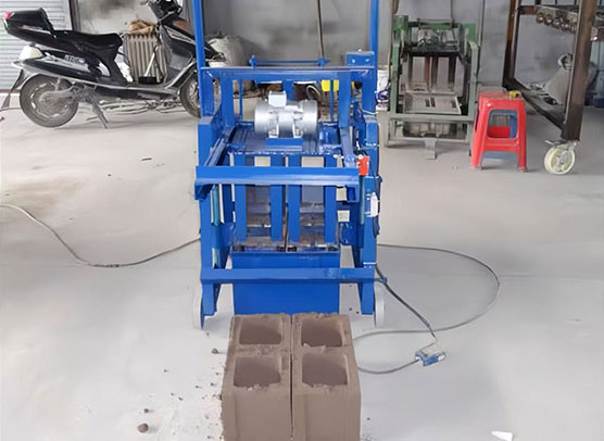 Small-Mobile-Brick-Making-Machine—QMY2-40-08