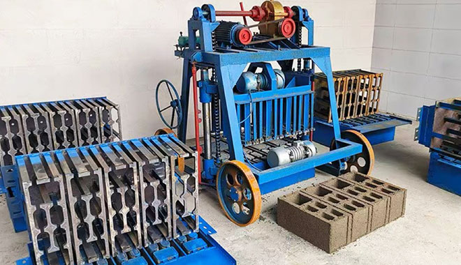 Small-Mobile-Brick-Making-Machine—QMY4-40-03