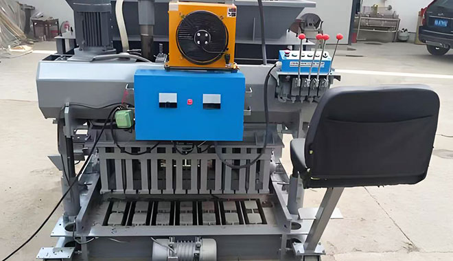 Small-Mobile-Brick-Making-Machine—QMY6-20-03